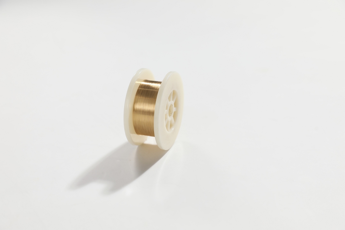 Fabricante de alambre de tungsteno dorado. Tamaños personalizados para I+D, medicina y ensamblaje de precisión.